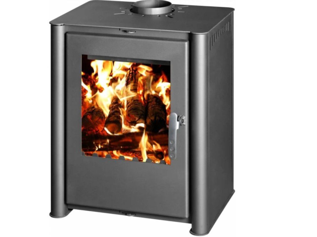 Krbová kamna TANGRA 10 kW — kompaktní teplovzdušná kamna na dřevo, celkový pohled
