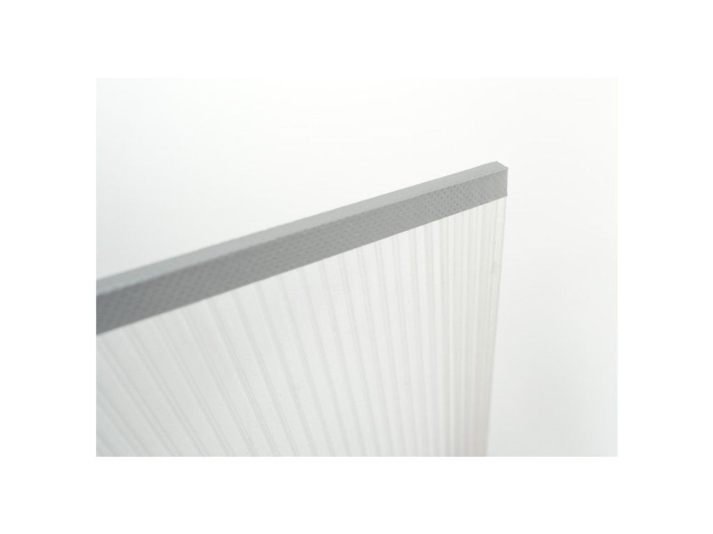 Ventilační páska 28 mm — aplikace na hranu polykarbonátové desky skleníku