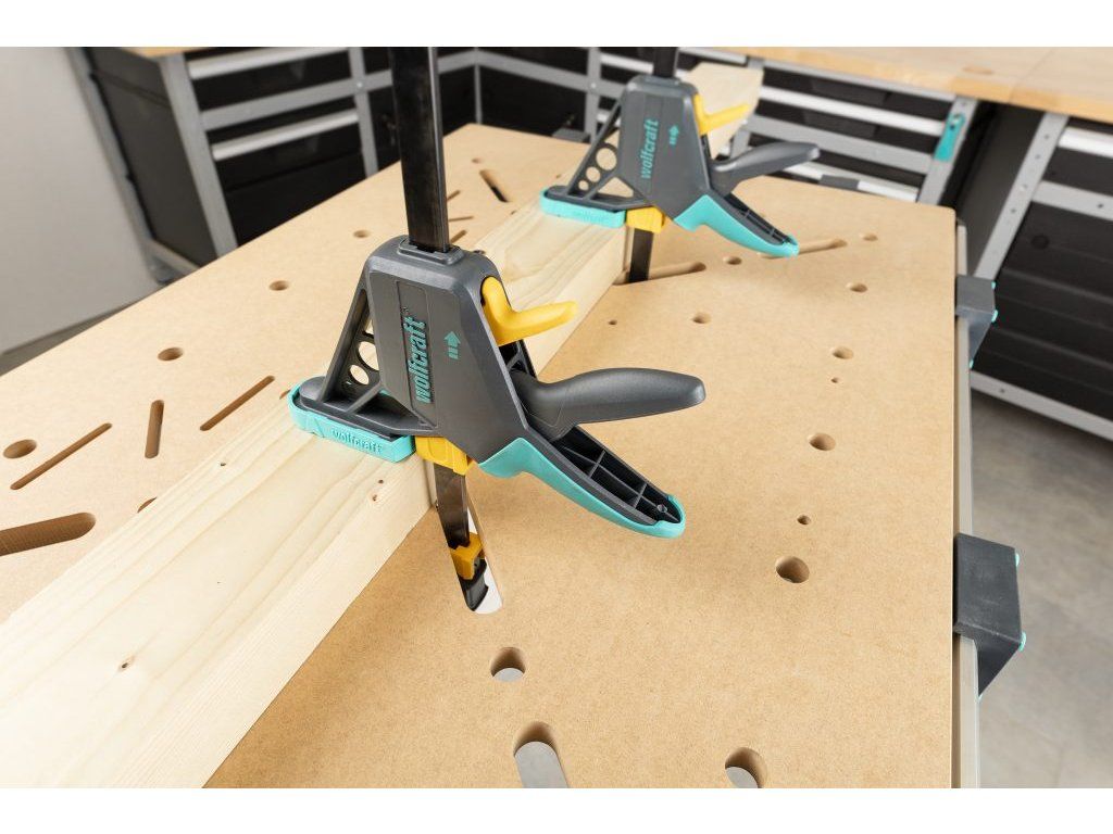 Wolfcraft MASTER WORK 1600 — detail pracovního stolu při montáži