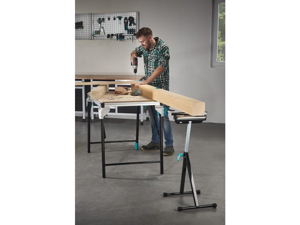 Wolfcraft MASTER WORK 1600 — pracovní stůl v dílně při použití